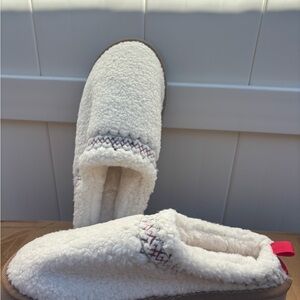 Cozy White Slippers with Patterned Detail